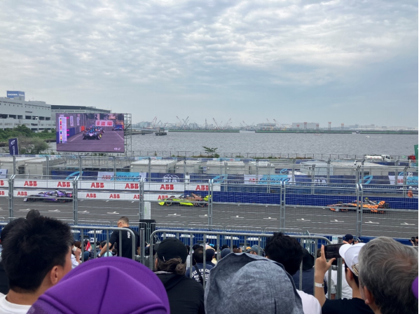 レースイベントを満喫：様々なブースが出展、白熱したレースを間近で観戦！- 04