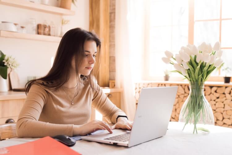 テレワークは今からでも検討すべき？アフターコロナを見据えたテレワーク～今なら助成金で最大200万円受け取れる？～